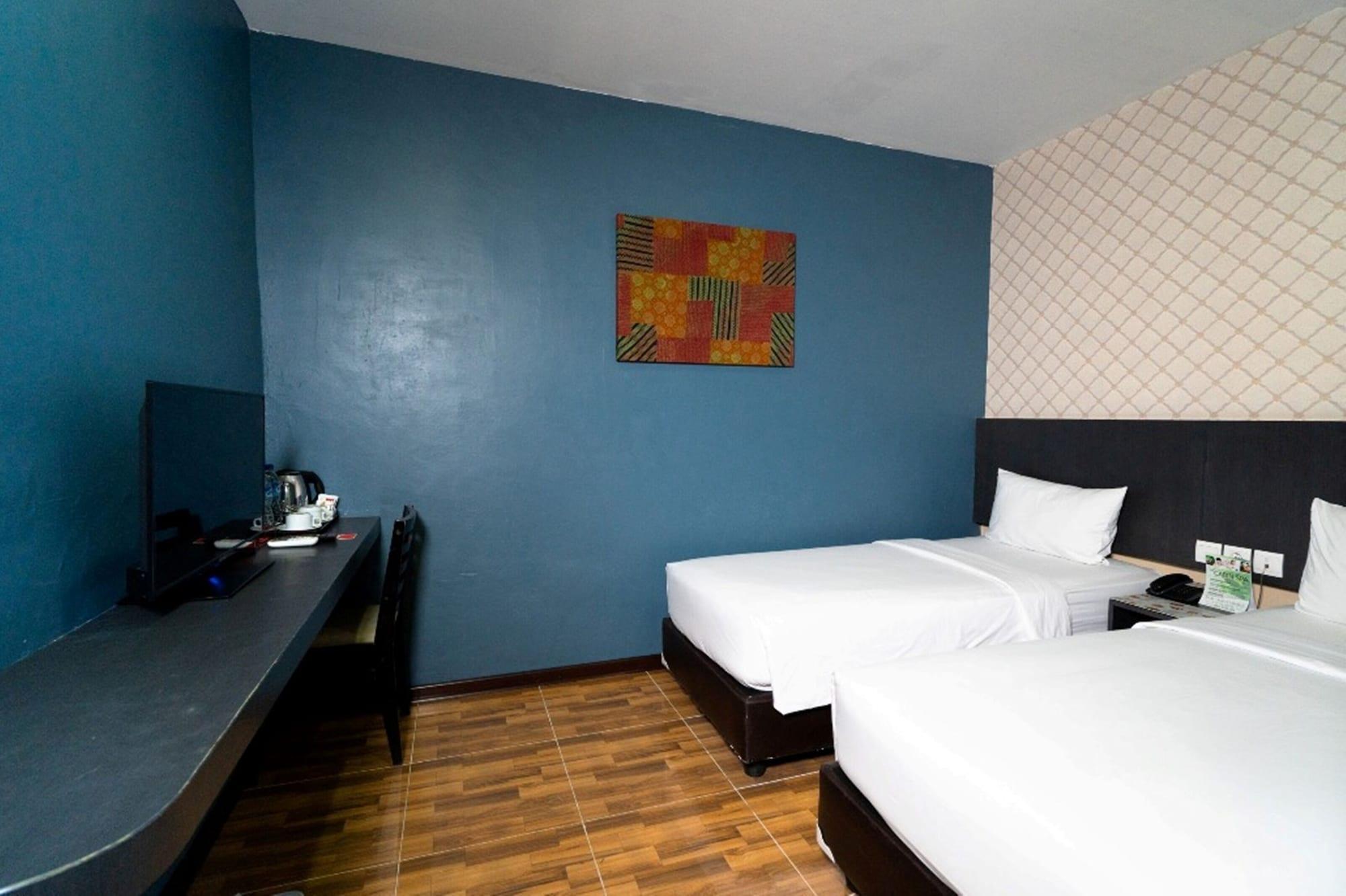 Crew Express Hotel Lubukpakam Екстериор снимка