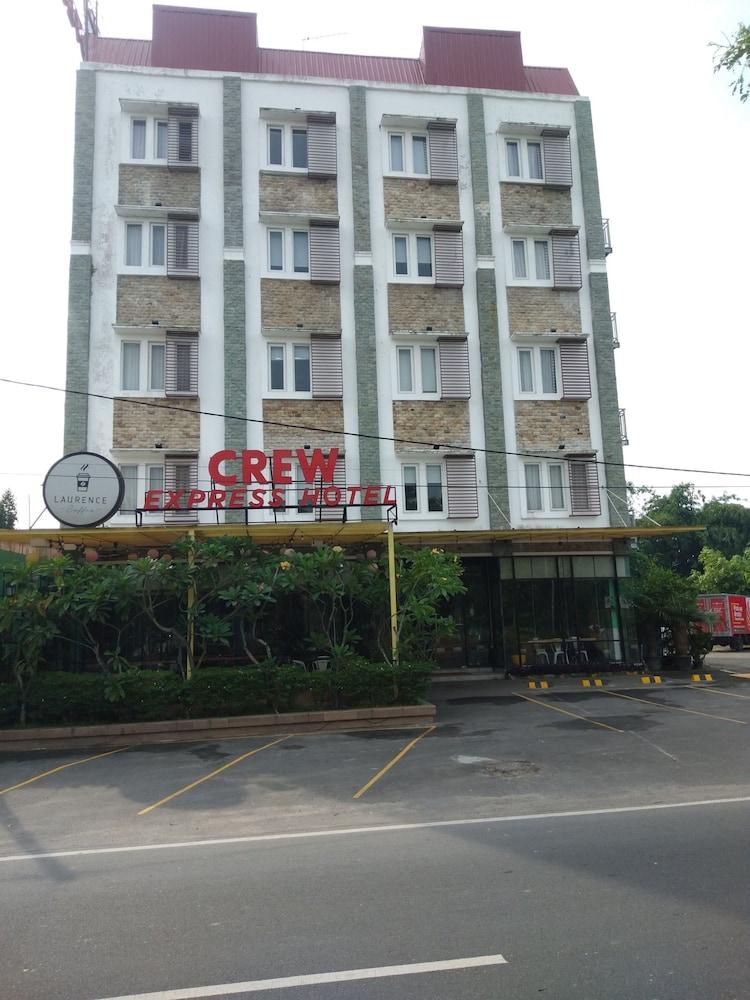 Crew Express Hotel Lubukpakam Екстериор снимка