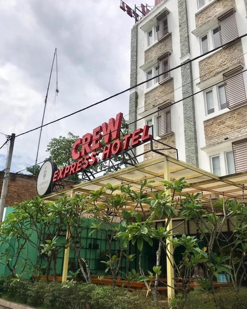 Crew Express Hotel Lubukpakam Екстериор снимка