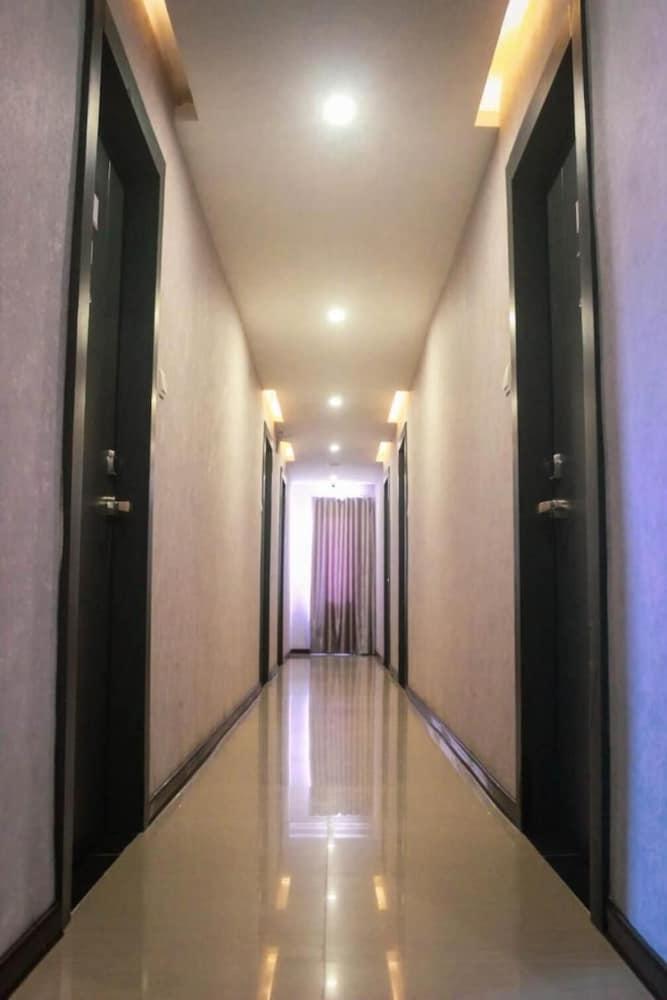 Crew Express Hotel Lubukpakam Екстериор снимка