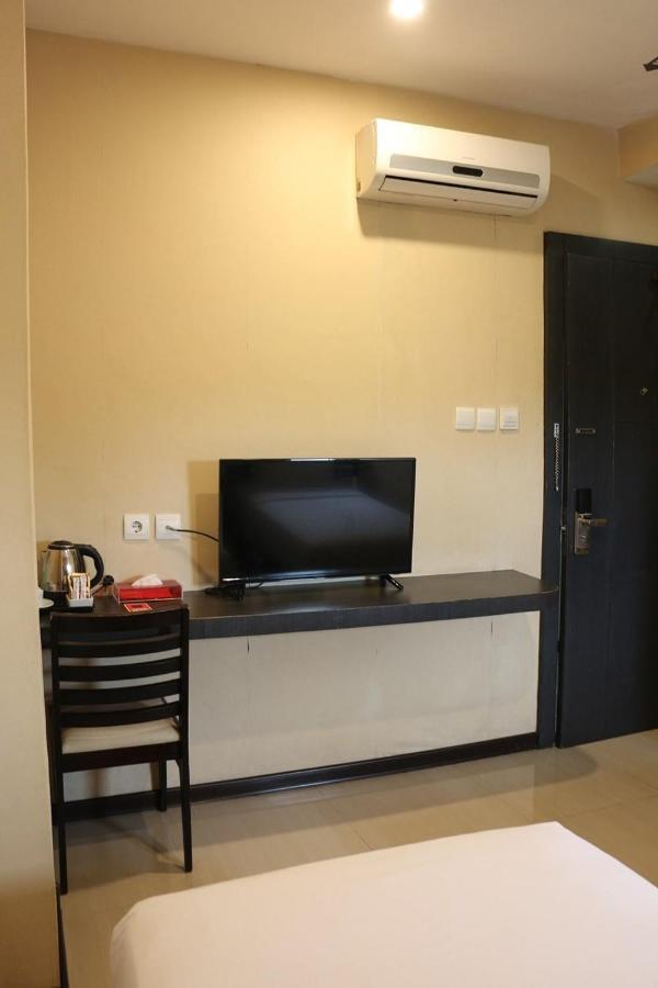 Crew Express Hotel Lubukpakam Екстериор снимка
