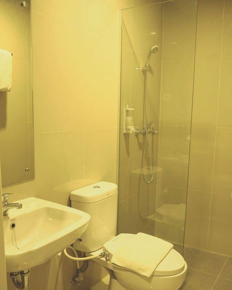 Crew Express Hotel Lubukpakam Екстериор снимка